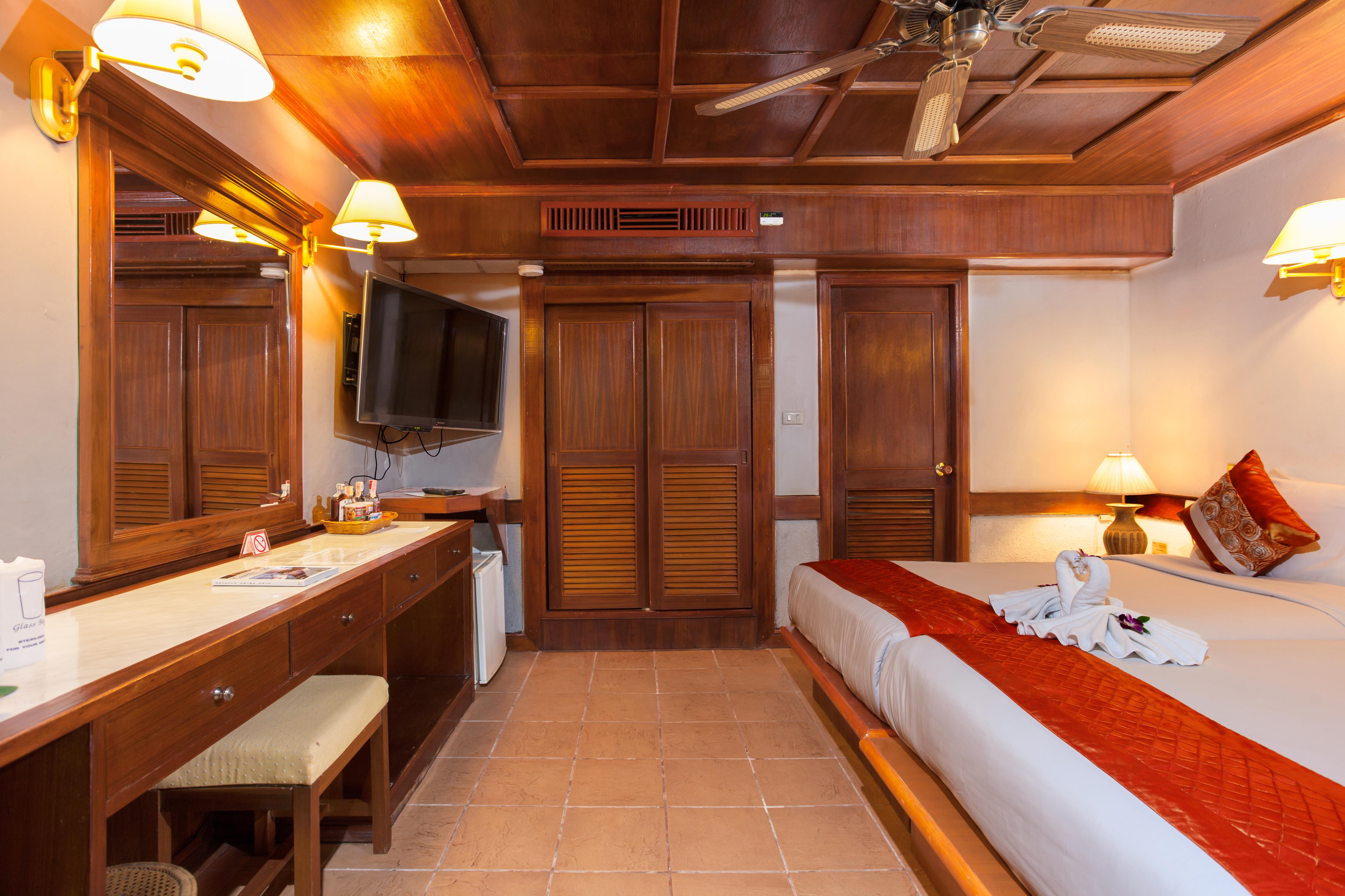 Tropica Bungalow Beach Hotel Patong Exterior photo