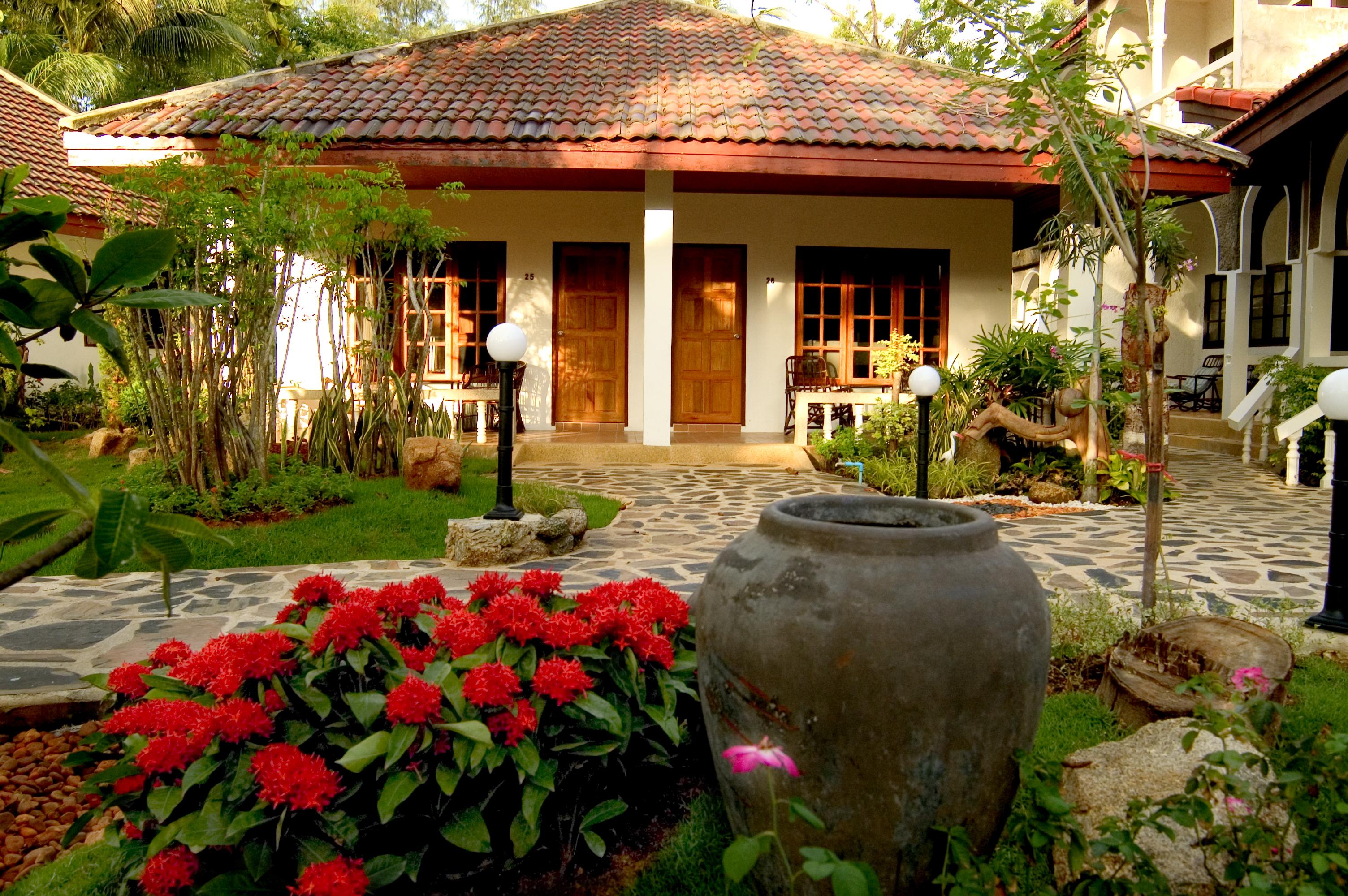 Tropica Bungalow Beach Hotel Patong Exterior photo