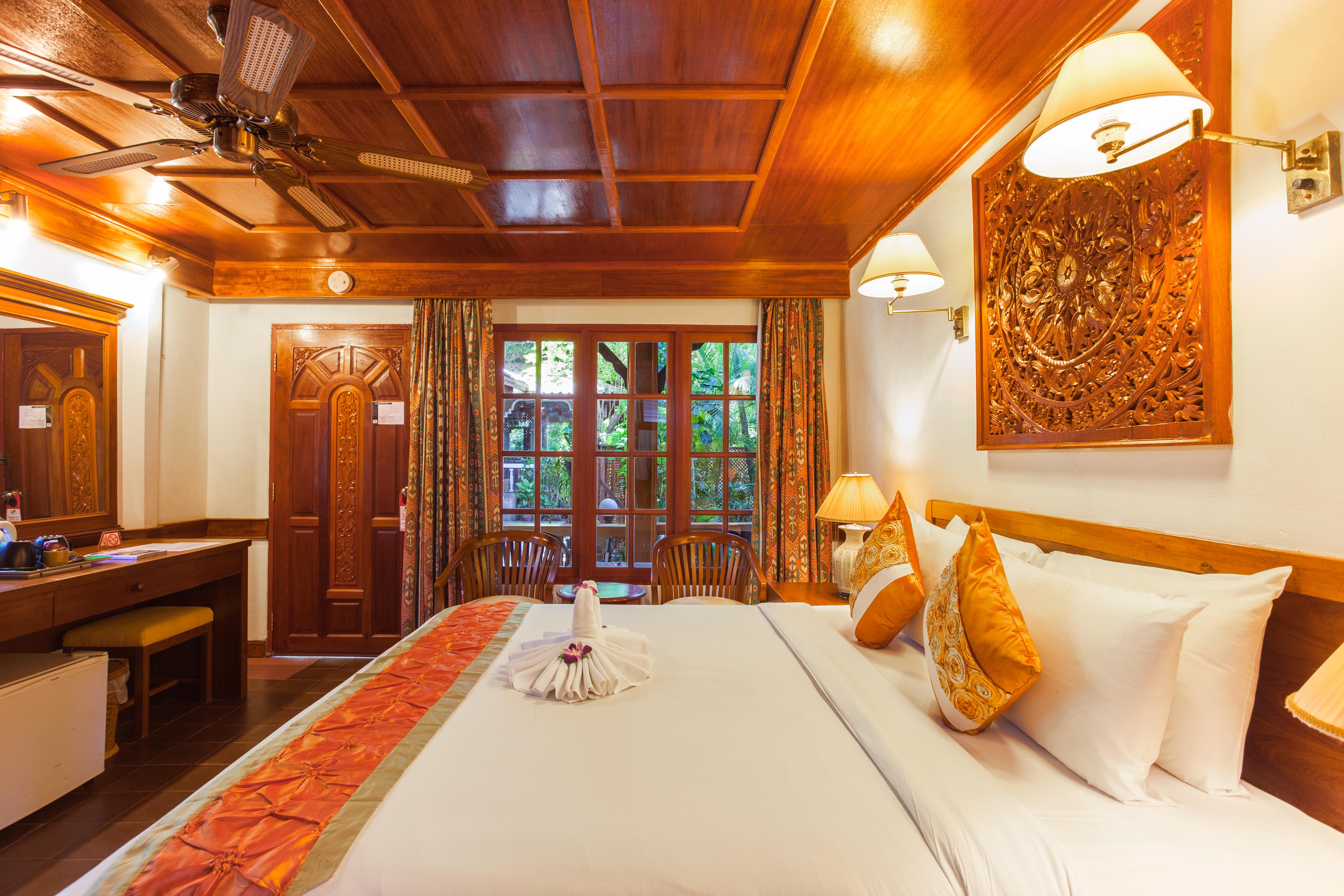 Tropica Bungalow Beach Hotel Patong Exterior photo